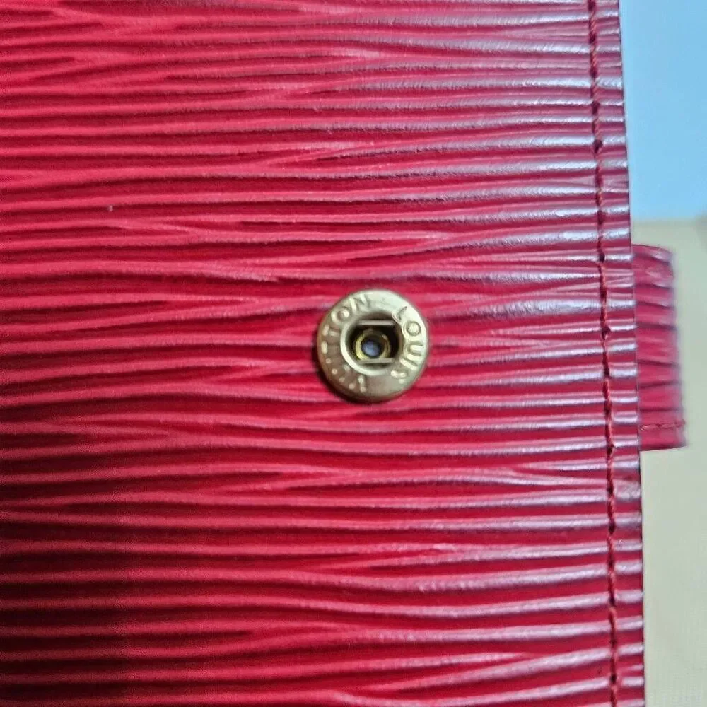 Louis Vuitton epi agenda wallet